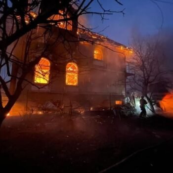 Russia Kyiv Attack as Zelensky Meets Trump to Push Ukraine Peace Talks