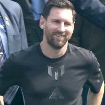 Lionel Messi Kolkata Appearance Turns Chaotic as Angry Fans Vandalise Salt Lake Stadium